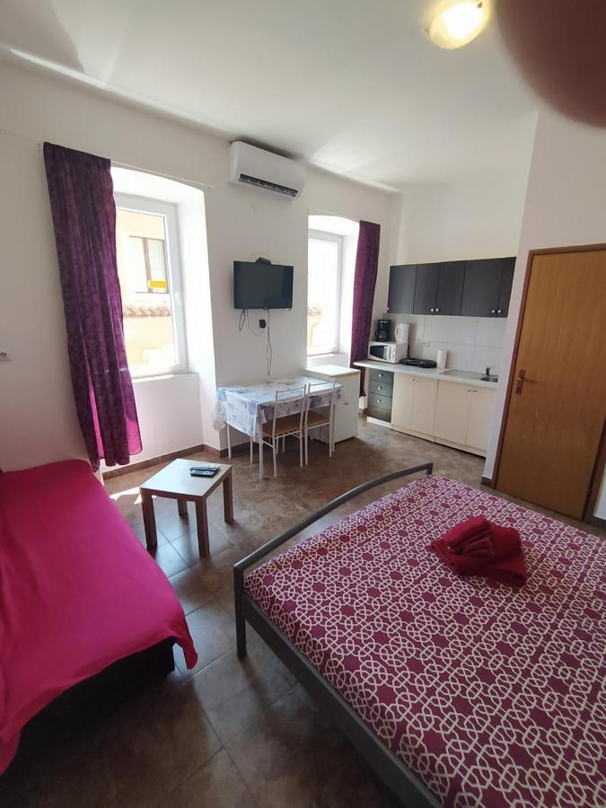 Dejan 2-top Centar-old Town Studio Apartma Pula