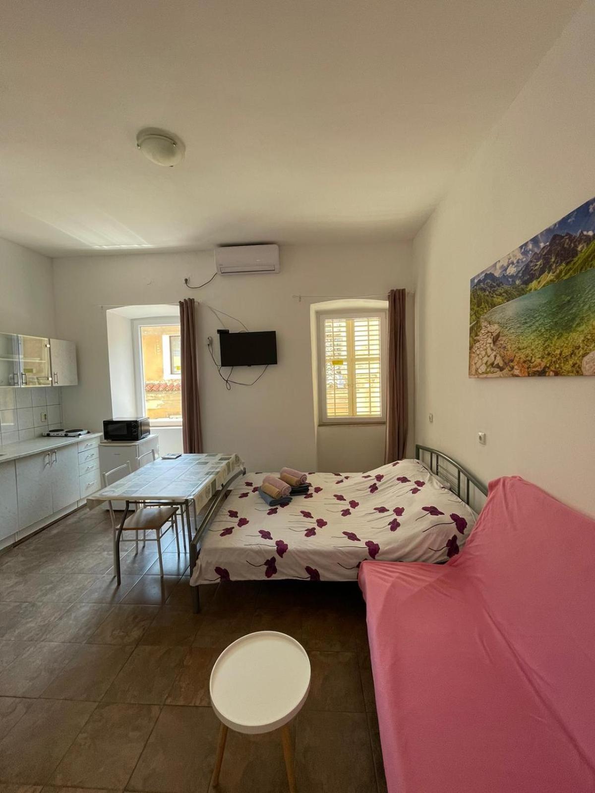 Apartma Dejan 2-top Centar-old Town Studio Pula