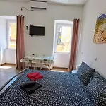 Dejan Apartments-Top Centar-Old Town-Low Budget Studios