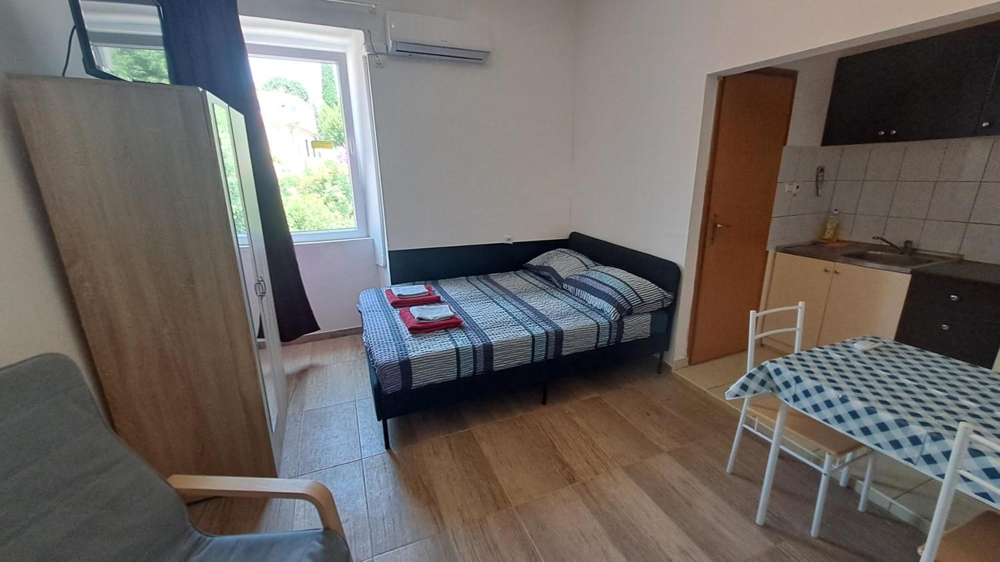 Dejan Apartment-top Centar-old Town-low Budget Appartement *